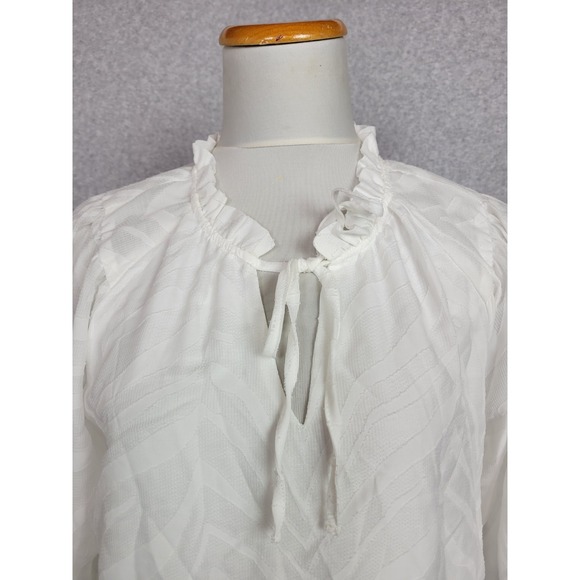 NWT Vince Camuto Womens Jacquard Zebra Print  Split Neck Blouse Ivory Small‎ - Picture 2 of 11